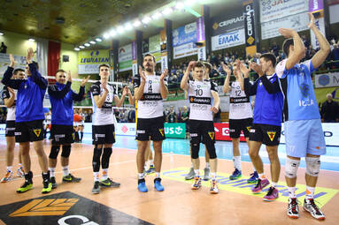 Cerrad na kolejne trzy lata z Czarnymi