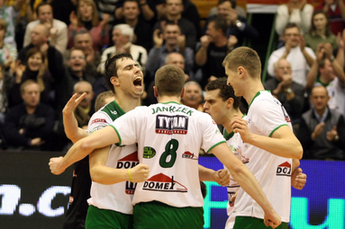 Miłosz Hebda zamieszkał obok Hali Polonii