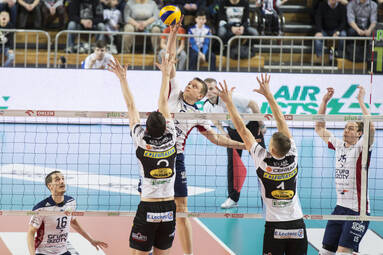 Sobota z PlusLigą: ZAKSA Kędzierzyn-Koźle - Cerrad Czarni Radom 3:0