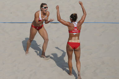 Igrzyska olimpijskie w Rio de Janeiro: Kinga Kołosińska i Monika Brzostek awasowały do 1/8 finału. Męskie pary walczą dalej