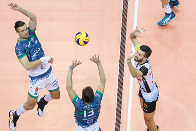 Niedziela z PlusLigą: ONICO AZS PW - LOTOS Trefl Gdańsk 1:3