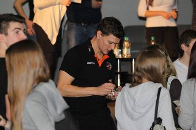 Pomarańczowi z wizytą w szkole. Lukasa Kampę czekała..matura z niemieckiego!