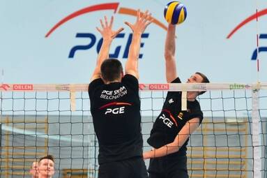 Kadra PGE Skry uzupełniona o pięciu siatkarzy młodzieżowego zespołu. Przed zespołem kilka meczów sparingowych