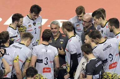 Spotkanie sąsiadów z ligowej tabeli