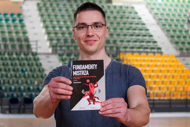 "Fundamenty mistrza. Profesjonalne przygotowanie motorycznie w siatkówce"