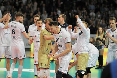 Wydarzenie 27. kolejki PlusLigi: ONICO pokonuje Resovię i burzy porządek tabeli