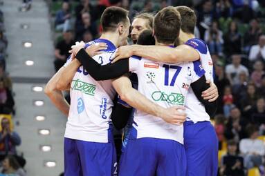 Piątek z PlusLigą: Dafi Społem Kielce - PGE Skra Bełchatów 2:3