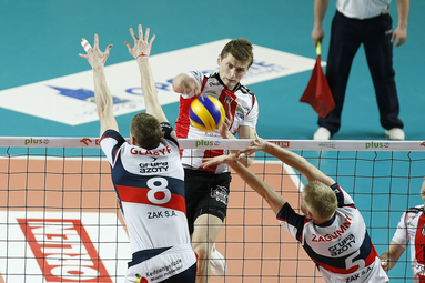 Nowakowski i Achrem na dwa lata