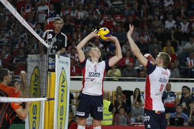 Paweł Zagumny i Jurij Gladyr podpisali nowe umowy