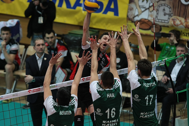 Grali jak równy z równym