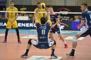 PGE Skra i Grupa Azoty ZAKSA zagrają w Sieradzu