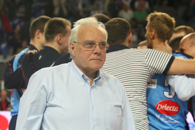 Waldemar Wspaniały: poczekać z ocenami