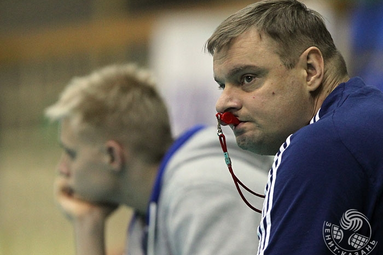 Alekno chce pracować za darmo