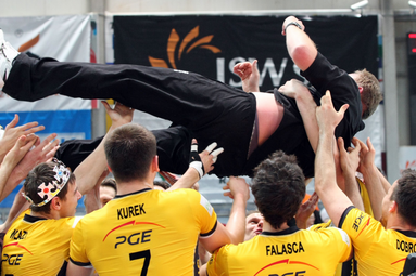 RetroPlusLiga: Chwilowe kłopoty i szóste złoto