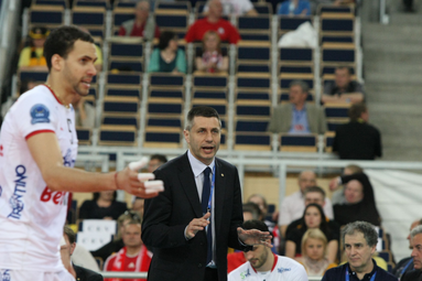 Monolit, same gwiazdy i do tego mądry trener