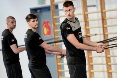 Młodzi siatkarze pierwszego zespołu PGE Skry zmobilizowani do dalszej pracy