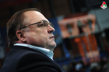 Kupili swojemu trenerowi samochód