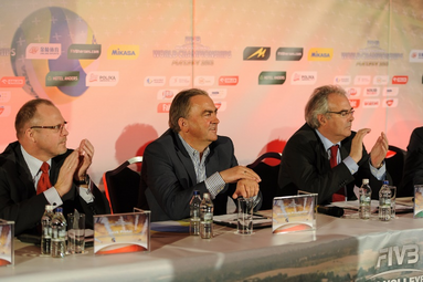 Powiew lata w śnieżnej Warszawie, czyli konferencja prasowa