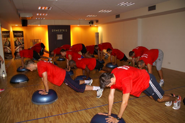 Zaczęli przebieżką po lesie, potem rzeźbili brzuchy