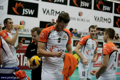 Zabrać benzynę ze stacji LOTOS-u