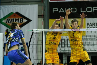 Mistrz Polski przegrał z beniaminkiem