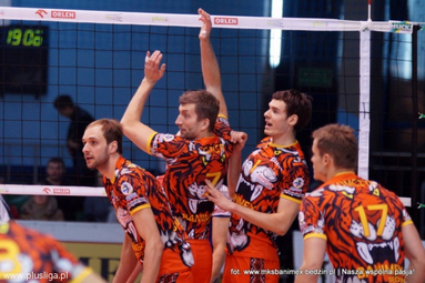 Wicemistrzowie lepsi od beniaminka