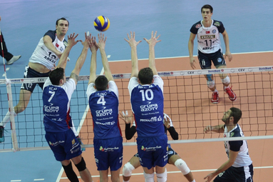 Puchar CEV: ZAKSA wygrała złotego seta i awansowała do rundy challenge