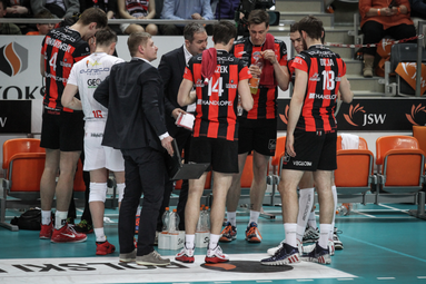 Porażka mistrzów Polski we Lwowie