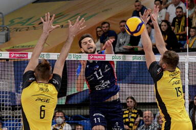 Sobota z PlusLigą: PGE Skra Bełchatów - Grupa Azoty ZAKSA Kędzierzyn-Koźle 2:3