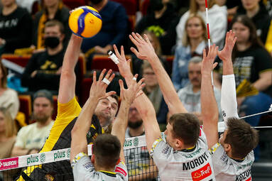 Niedziela z PlusLigą: PGE Skra Bełchatów - Trefl Gdańsk 3:2