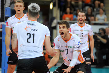 To była niedzielna relacja na żywo z siatkówką – Jastrzębski Węgiel rozbił Aluron CMC Wartę Zawiercie 3:0! Tie-break w Katowicach dla GKS