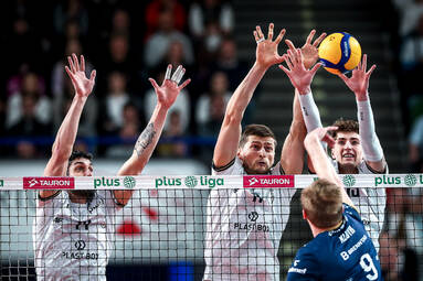 23.kolejka Plusligi na zdjęciach klubowych fotografów - walka i emocje pod siatką