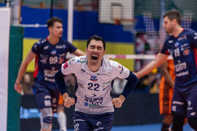 ZAKSA wykorzystała w końcówce meczu błędy przeciwnika i do domu wraca "z tarczą" [ZDJĘCIA]