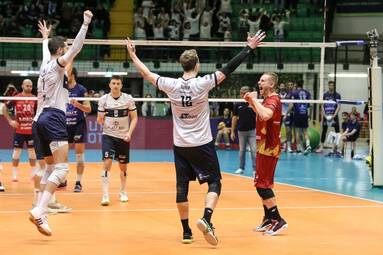 Puchar pełen medalistów i siatkarskich gwiazd