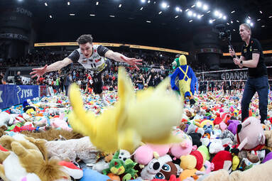 Wielki sukces akcji "Dorzuć misie" na meczu Trefla Gdańsk