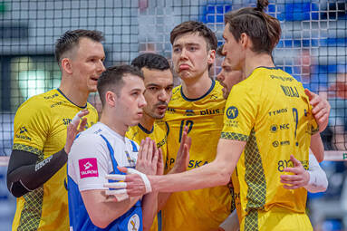 Siatkarze z Nysy walcząc do końca doprowadzili do tie-breaka i wygrali mecz z Projektem Warszawa [ZDJĘCIA]