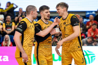 Po dzisiejszym meczu w Bełchatowie PGE GiEK Skra nadal ma szanse na grę w play-off, Enea Czarni Radom muszą liczyć na szczęście, by się utrzymać [ZDJĘCIA]