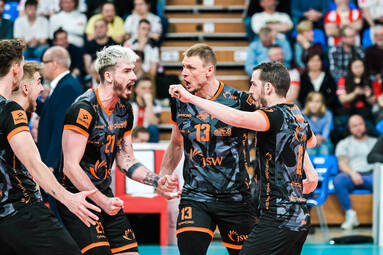 Zacięte półfinałowe spotkanie. Jastrzębski Węgiel wygrywa pierwszy mecz z Asseco Resovią Rzeszów 3:2 [ZDJĘCIA]