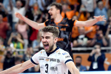 Kibice w Jastrzębiu Zdrój dzisiaj świętują. Jastrzębski Węgiel Mistrzem Polski PlusLigi [ZDJĘCIA]