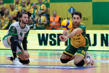 Pełen napięcia mecz w Zawierciu. Zawodnicy GKS Katowice nie dali się łatwo pokonać Aluronowi CMC Warcie [ZDJĘCIA