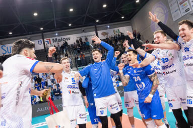 Ślepsk Malow Suwałki w pięciu setach pokonał PGE GIEK Skrę Bełchatów [ZDJĘCIA]