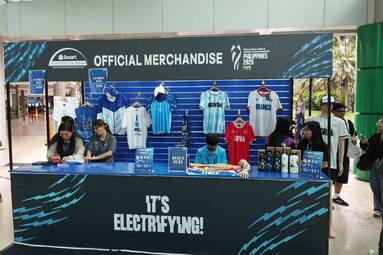 Niska frekwencja na trybunach, a pamiątki z mistrzostw sprzedają się bardzo dobrze