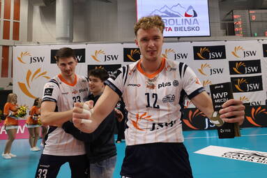 JSW Jastrzębski Węgiel wgrywa 3:0 ze  Ślepskiem Malow Suwałki. Trzeci set podniósł temperaturę w hali [ZDJĘCIA]