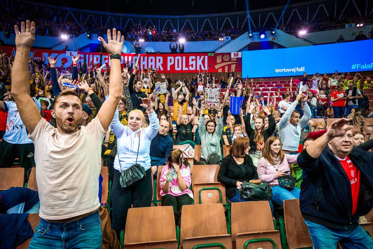 Wspólnie z Decathlon Polska pobiliśmy nowy rekord Polski w długości sportowej fali!  Byliście częścią tego widowiska? Znajdźcie się na zdjęciach w naszej galerii!