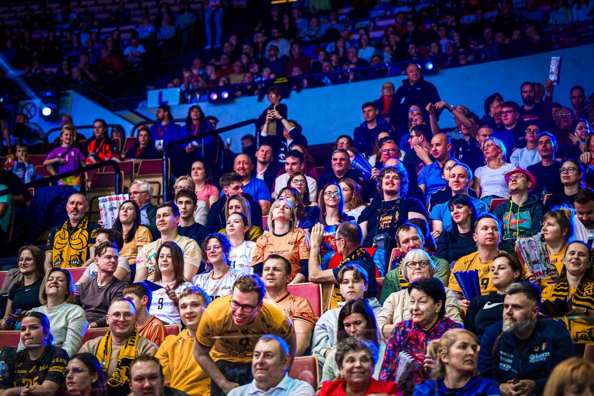 Wspólnie z Decathlon Polska pobiliśmy nowy rekord Polski w długości sportowej fali!  Byliście częścią tego widowiska? Znajdźcie się na zdjęciach w naszej galerii!