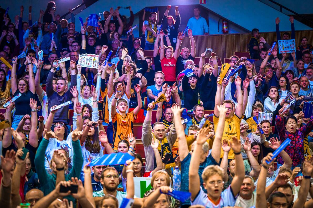 Wspólnie z Decathlon Polska pobiliśmy nowy rekord Polski w długości sportowej fali!  Byliście częścią tego widowiska? Znajdźcie się na zdjęciach w naszej galerii!