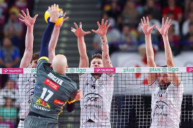 Ostra walka w pierwszym secie meczu PGE Projekt Warszawa - Energa Trefl Gdańsk [ZDJĘCIA]