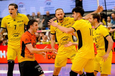 PGE GiEK Skra Bełchatów po znakomitym  meczu pokonała Aluron CMC Wartę Zawiercie [ZDJĘCIA]