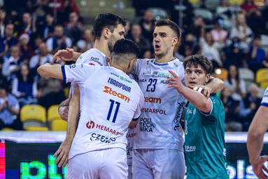 Steam Hemarpol Politechnika Częstochowa wygrywa z ZAKSĄ  i mocno odbija się z ostatniego miejsca w tabeli [ZDJĘCIA]