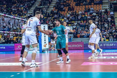 Steam Hemarpol Politechnika Częstochowa z De Cecco w kwadracie i pierwszym kompletem punktów